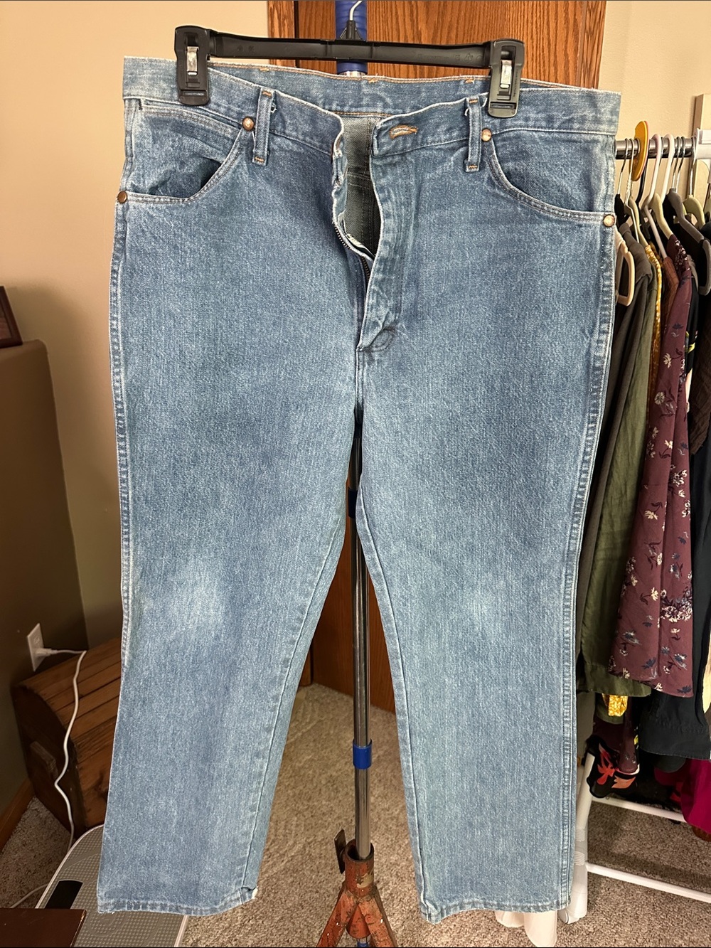 Wrangler Men’s Straight Leg Light Blue Denim Jeans